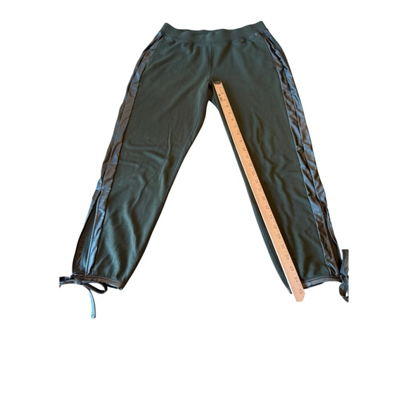 Fabletics Olive Green Pants Ankle Tie Sz Medium Elastic Waist Sweats Stretch - Picture 6 of 8